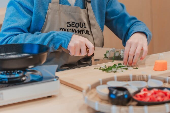 Korean Cooking Class with Grocery Shopping at Seoul Local Market - What the three-hour schedule feels like