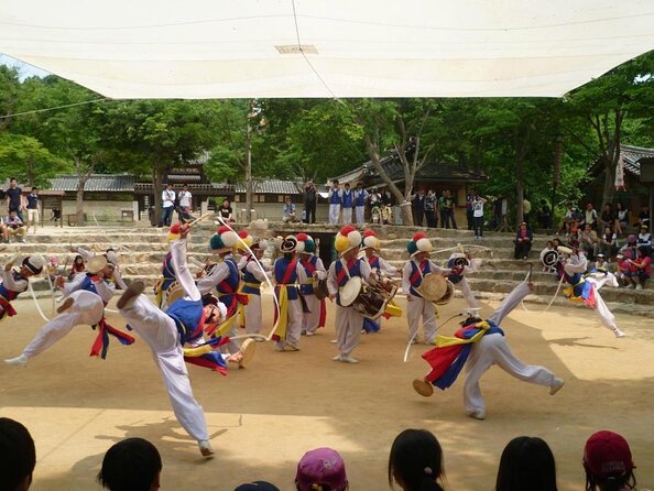 Korean Folk Village and Suwon Hwaseong Fortress Day Tour(EG Tour) - Suwon Nammun Market and the best food break