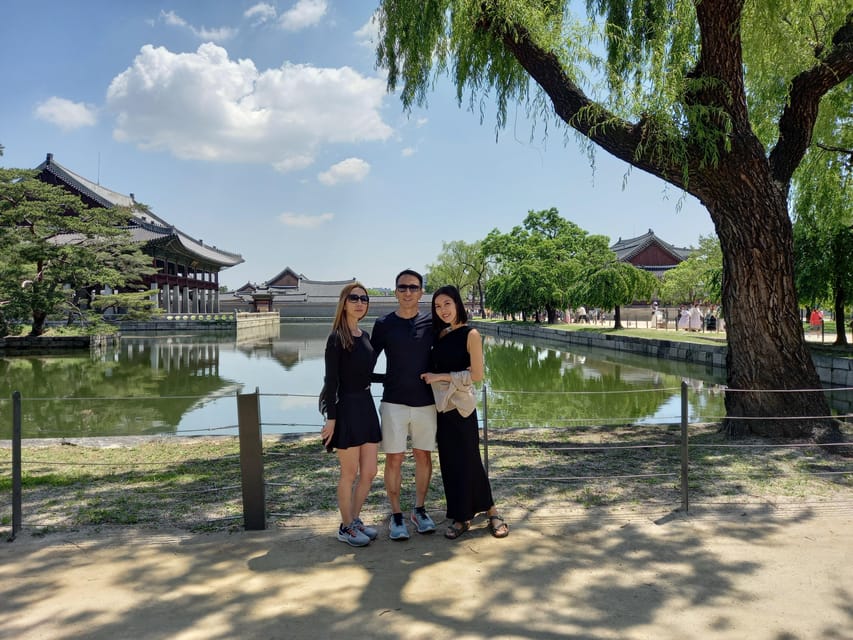 Layover tour to Gyeongbokgung-Folk Museum-Bukchon-Insadong - Bukchon Hanok Village and the old-new Seoul view