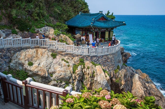 Mount Seorak and Naksansa Temple One Day Tour from Seoul - The guides can make or break the long day
