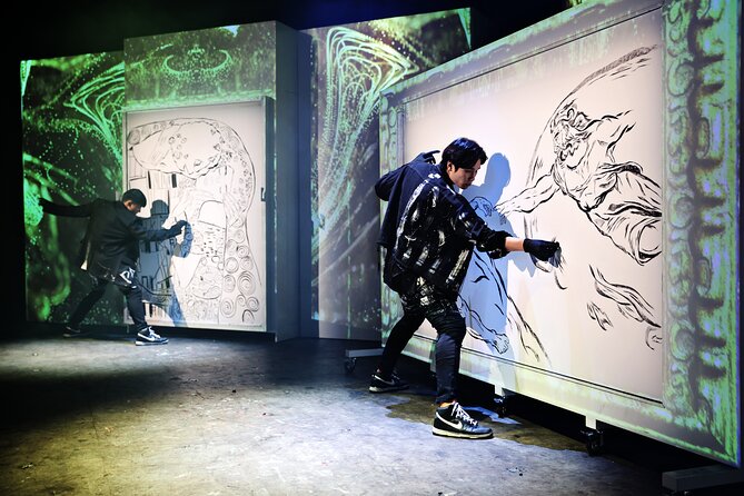 Painters Show in Gwanghwamun Theater (nearby Seodaemun station) - Audience participation is part of the design