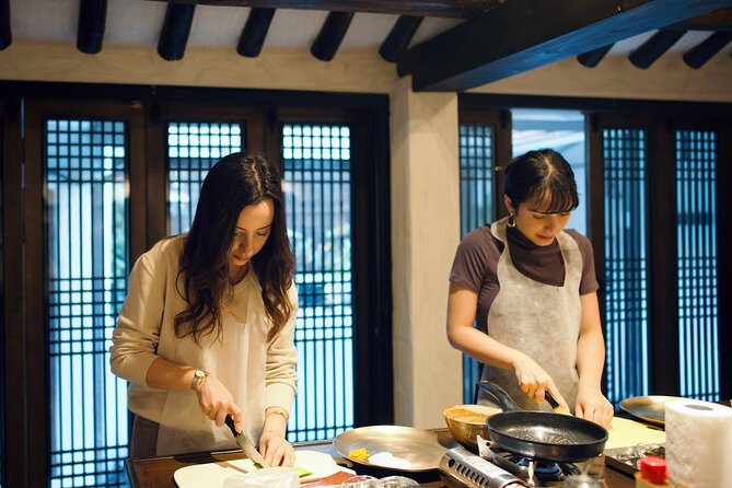 Royal Seoul Cooking Class in a 100-Year-Old Hanok - Chef Park keeps the lesson friendly and clear