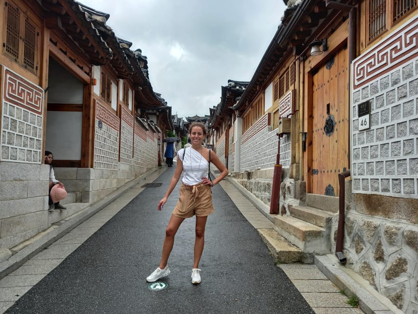 Seoul: 4-Hour Guided Tour to Palace, Bukchon, Jogyesa Temple - Who will get the most from Paul Koo’s approach