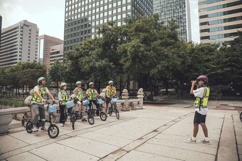 Seoul: Afternoon Ebike tour and "Happy Hour" food and drinks - Ikseondong’s narrow lanes and a traditional sweet