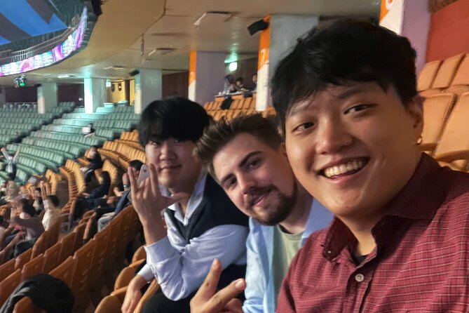 Seoul: Baseball Game Ticket with Dinner/Beer with the host - Getting into Jamsil and finding your seat