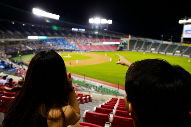 Seoul: Baseball Game Ticket with Dinner/Beer with the host - The pre-game meal is part of the experience