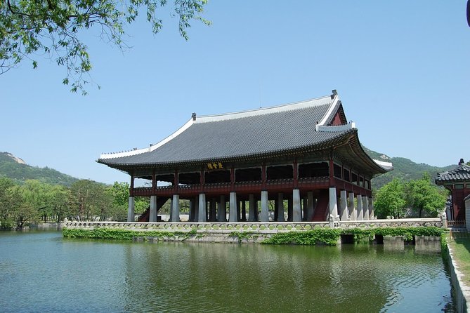 Seoul City Sightseeing Tour Including Gyeongbokgung Palace, N Seoul Tower, and Namsangol Hanok Village - Gwanghwamun Gate and the changing guard