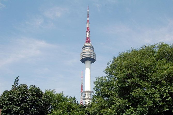 Seoul City Sightseeing Tour Including Gyeongbokgung Palace, N Seoul Tower, and Namsangol Hanok Village - The ginseng center: useful background, commercial pressure