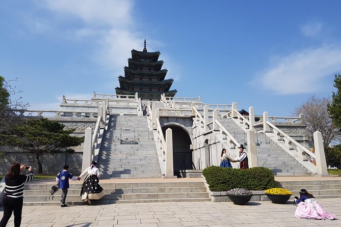 Seoul City Sightseeing Tour Including Gyeongbokgung Palace, N Seoul Tower, and Namsangol Hanok Village - Insadong lunch and free time