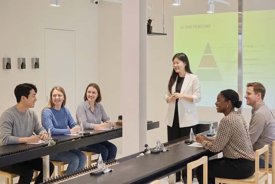 Seoul: Create Your Own Natural Perfume with a Perfumer - Why the natural scent selection matters