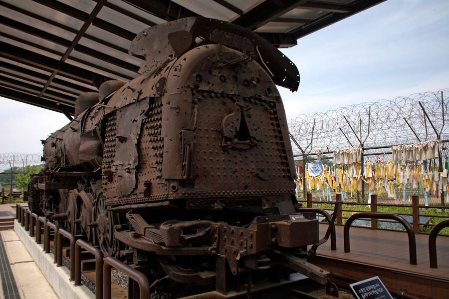 Seoul: DMZ, Gyeongbokgung Palace & City Tour - Seeing toward North Korea from the observatory