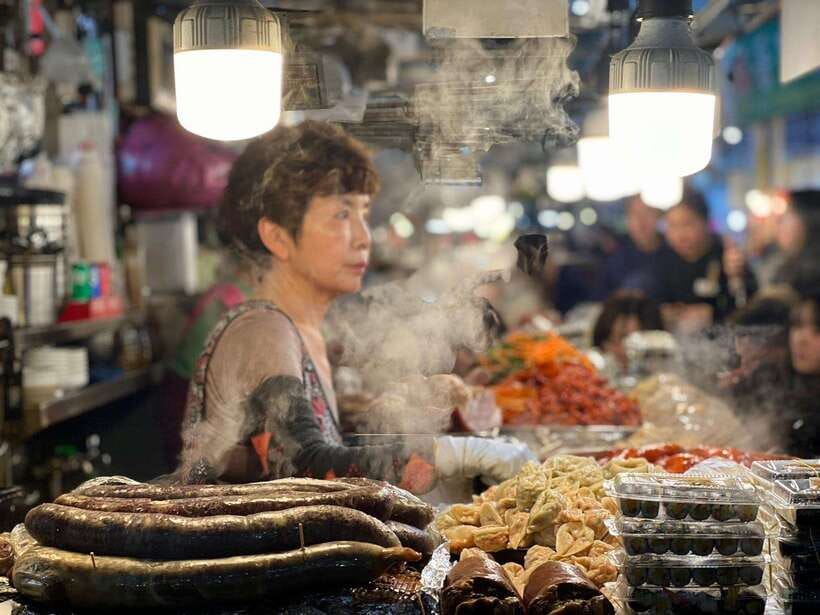 Seoul: Fearless Foodie Gwangjang Market Food Adventure - What the guide adds to the market visit