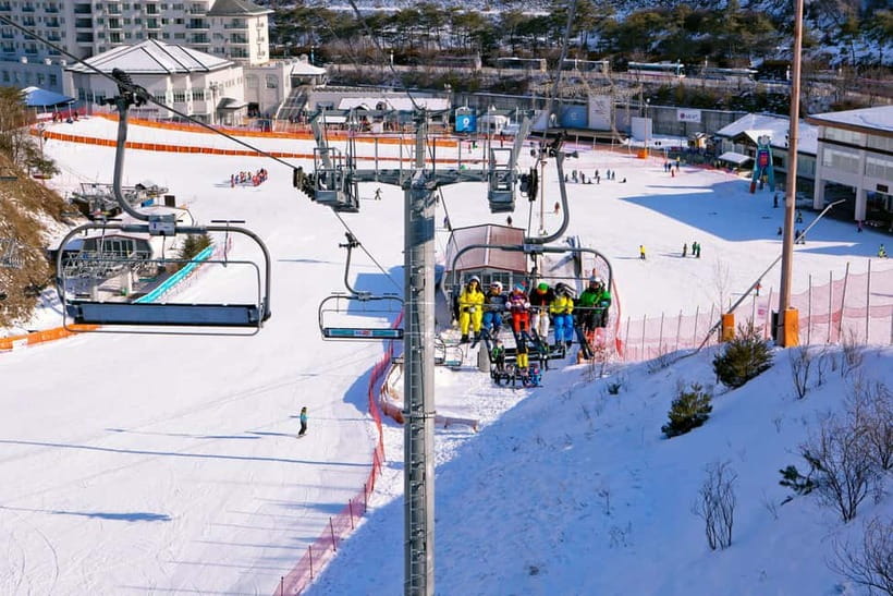 Seoul: Full-Day Winter Trip Ski Resort, Ice Valley, Namiseom - Elysian Gangchon, a gentle first step onto skis