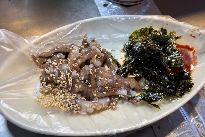 Seoul Fun Food Tour: 12 different food tastings - Starting with one hour at Gwangjang Market