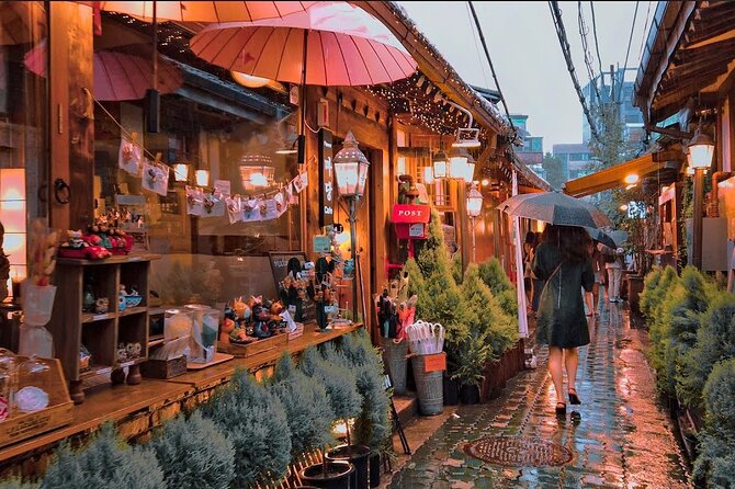 Seoul Fun Food Tour: 12 different food tastings - A short walk beside Cheonggyecheon Stream