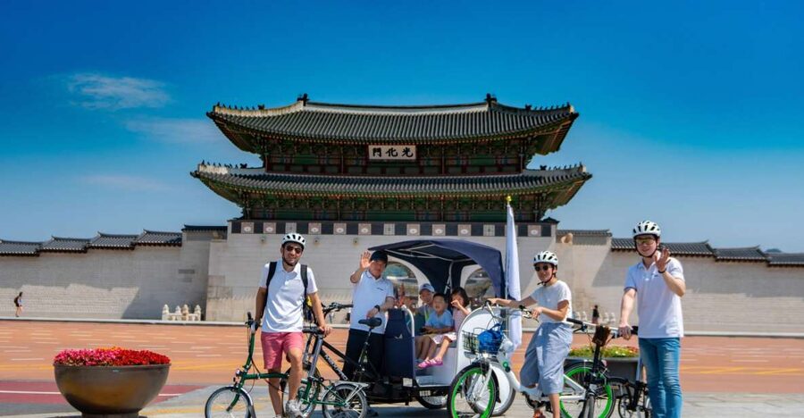 Seoul: Guided Small Group V.I.P Morning Pedicab Tour - Gwanghwamun and Gyeongbokgung set the historical frame
