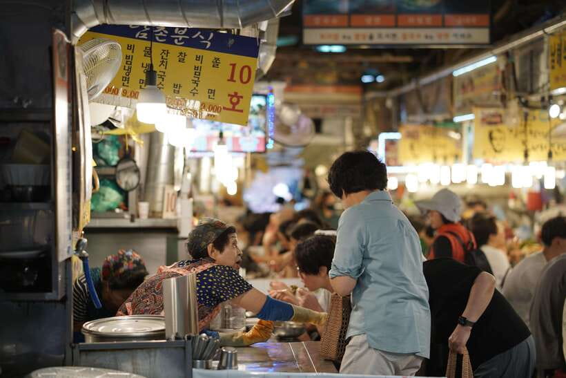 Seoul: Guided Street Food Tour at Namdaemun Market - Meeting Kay or EJ at Hoehyeon Station