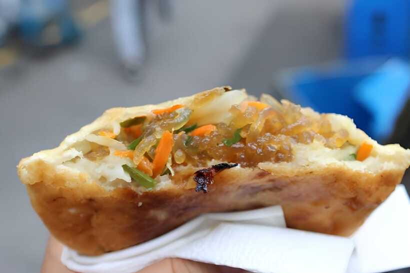 Seoul: Guided Street Food Tour at Namdaemun Market - Guide quality and group size