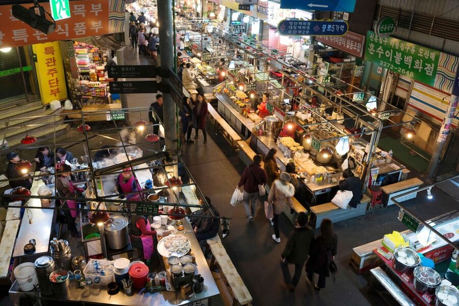 Seoul Gwangjang Market Foody Walking Tour - What the guides add to the experience