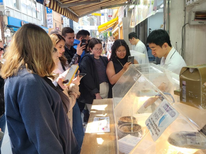 Seoul: Gwangjang Market Netflix Food Tour - Insa-dong: art, antiques, and the old Seoul story