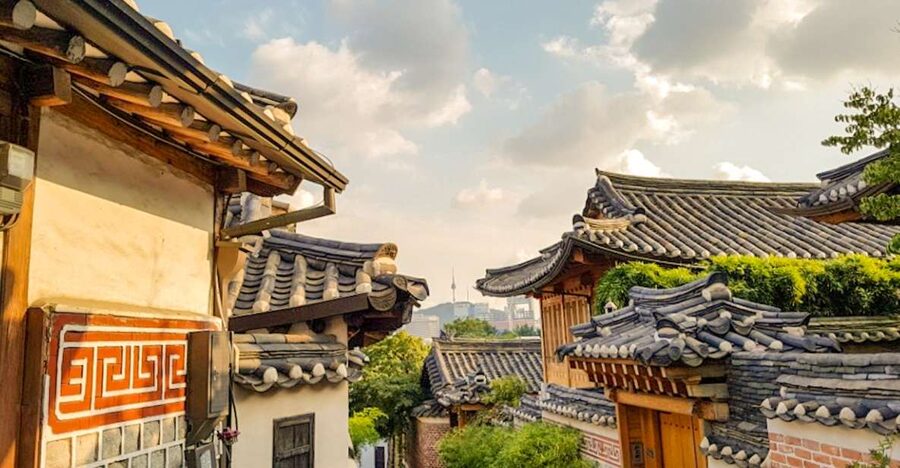 Seoul: Gyeongbok Palace and Bukchon Hanok Walking Tour - Should you book the Gyeongbokgung and Bukchon walk?