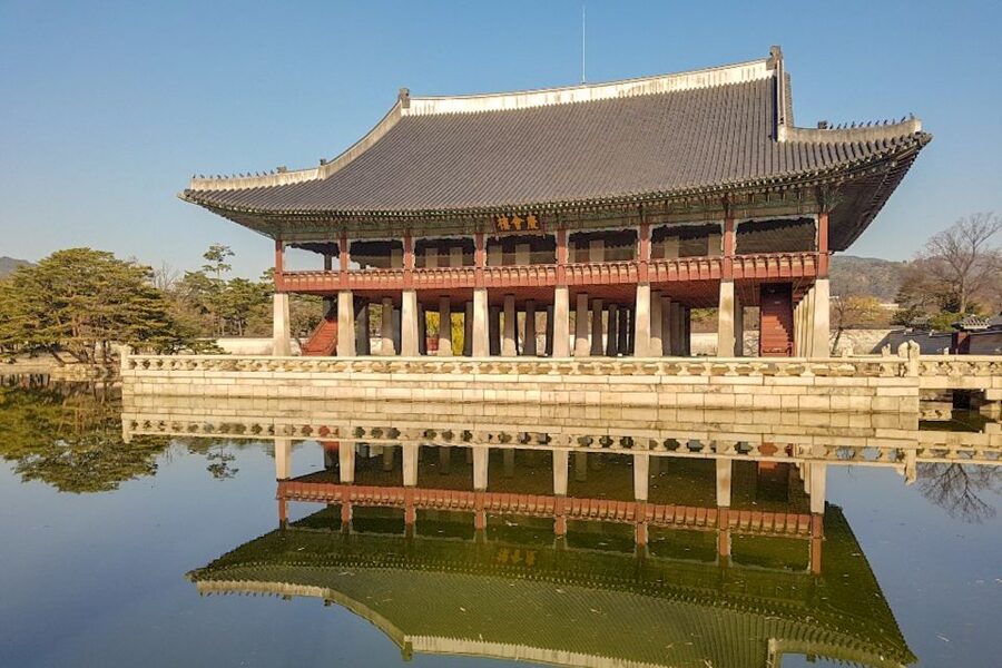 Seoul: Gyeongbok Palace and Bukchon Hanok Walking Tour - Finishing near Insadong