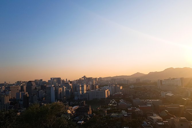 Seoul: Gyeongbok Palace, Bukchon Village, and Gwangjang Tour - Is four hours enough?