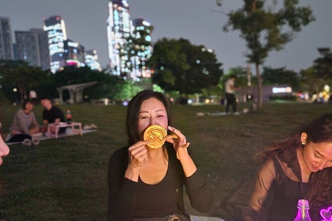 Seoul Han River Night Tour: Picnic, Games & Starlight Cruise - The 50-minute Han River night cruise