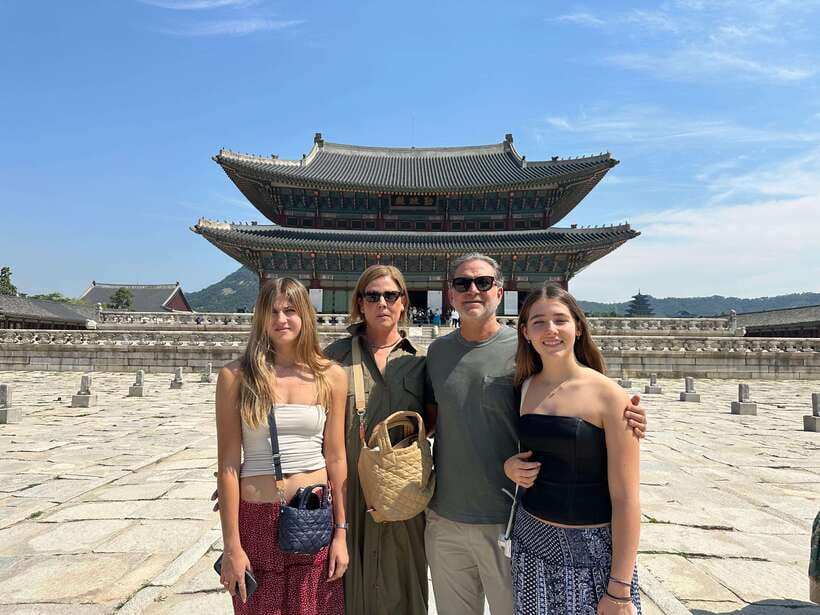 Seoul Highlights: Gyeongbok Palace, Insadong & N Seoul Tower - Gyeongbokgung Palace and the royal guard ceremony
