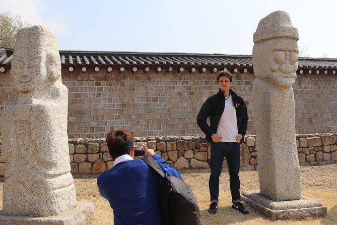 Seoul Highlights & Hidden Gems Tours by Locals: Private + Custom - Seoul Museum of History, design, and quieter discoveries