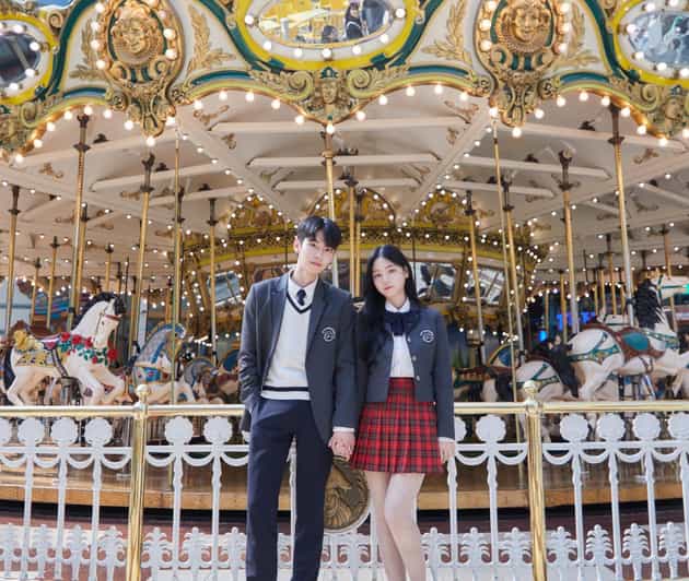 Seoul: Lotte World 1 Day Pass & Korean School Uniform Rental - Queues can shape the entire day
