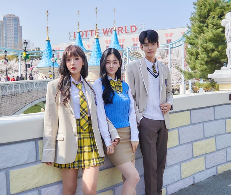 Seoul: Lotte World 1 Day Pass & Korean School Uniform Rental - Plan around the parade and evening lights