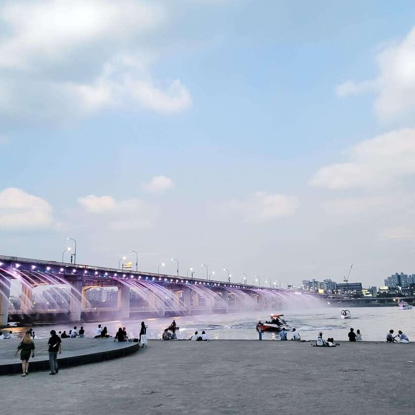 Seoul: Max Out Must Visit City Highlights Panoramic Day Tour - Jamsil adds a quick southern Seoul stop