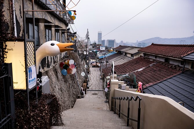Seoul moonlight walking tour with local historian - Why this Seoul night walk works so well