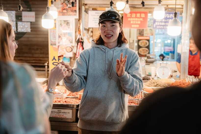 Seoul: Night Market Food Tour with Local Guide - Korean drinks, etiquette, and the social side