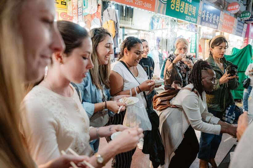 Seoul: Night Market Food Tour with Local Guide - The guides make the difference