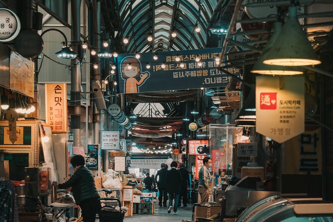 Seoul Night Palace & Market Food Tour with Vehicle - A walk through Seoul between the stops