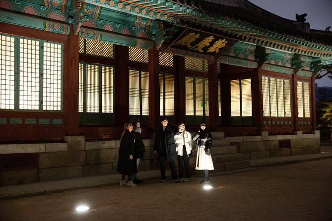Seoul Night Palace & Market Food Tour with Vehicle - Guides make the biggest difference