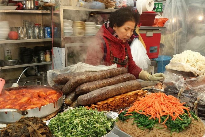 Seoul Night Tour (Gwangjang Market, Royal Palace and Naksan Park) - Who should book this evening?