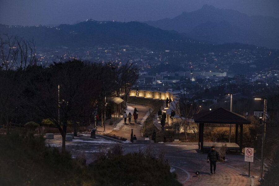 Seoul: Nighttime Hidden Gems Walking Tour - Ihwa Mural Village on the hillside
