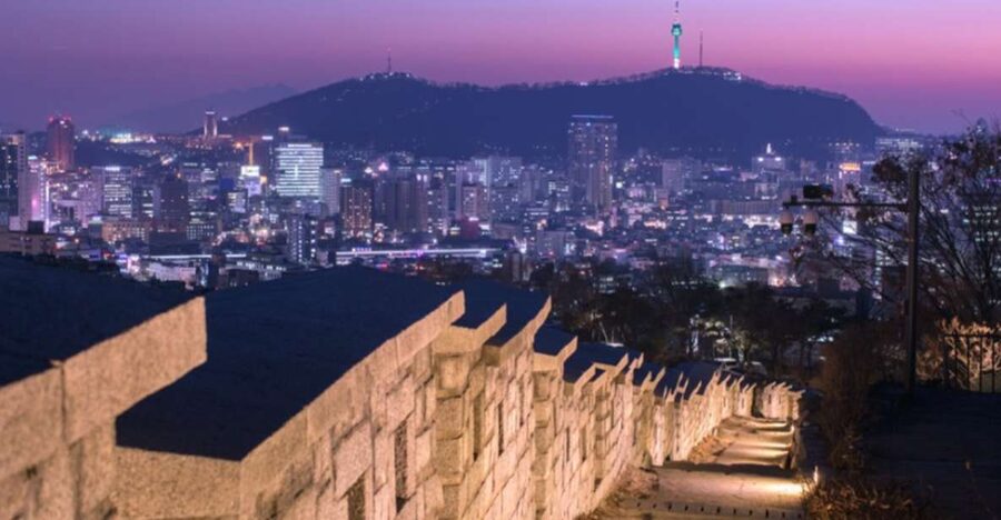 Seoul: Nighttime Tour of Palace, Market, Naksan Park & More - Key points at a glance