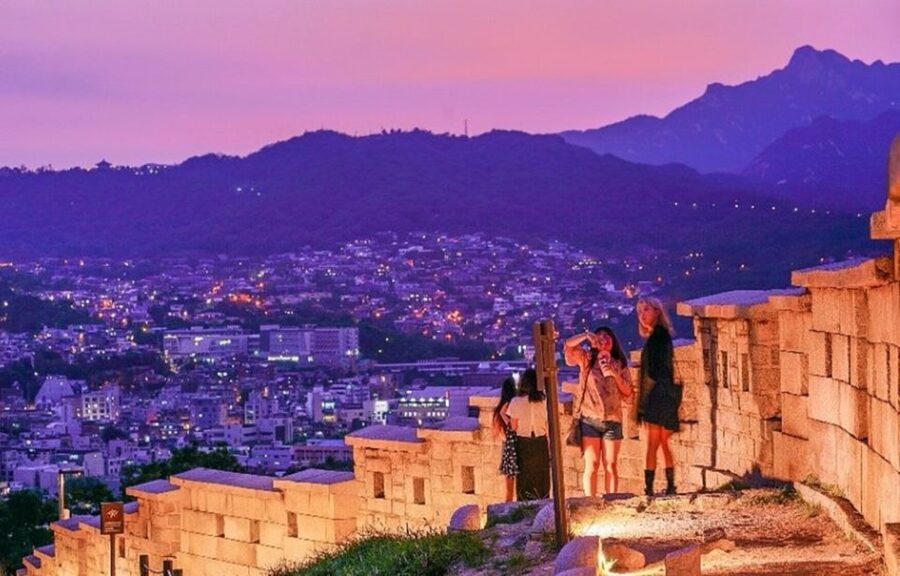 Seoul: Nighttime Tour of Palace, Market, Naksan Park & More - Changgyeonggung Palace under evening lights