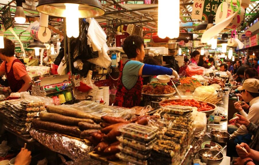 Seoul: Nighttime Tour of Palace, Market, Naksan Park & More - Who should book this Seoul evening?