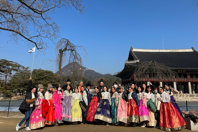 Seoul Private 4 Hour Tour with A Korean Buddy - Dongdaemun Design Plaza and modern Seoul