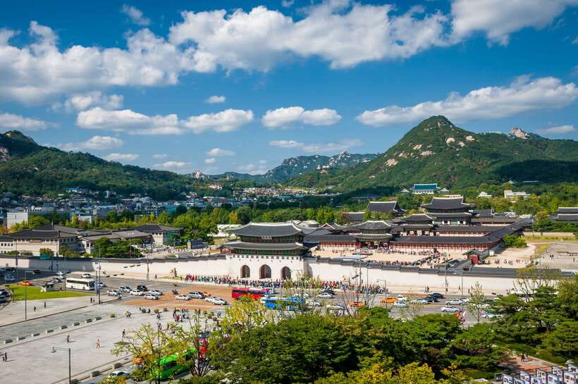 Seoul: Private Car Tour with Licensed Professional Guide - A private route through Seoul’s many sides