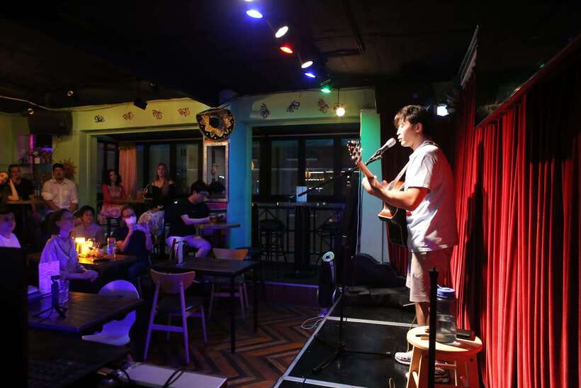 Seoul’s Stars: Open Mic with Local & International Talent - Taco Amigo and the Open Mic Format