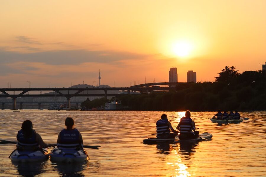 Seoul: Stand Up Paddle Board (SUP) & Kayak in Han River - Ninety minutes of paddling and free time