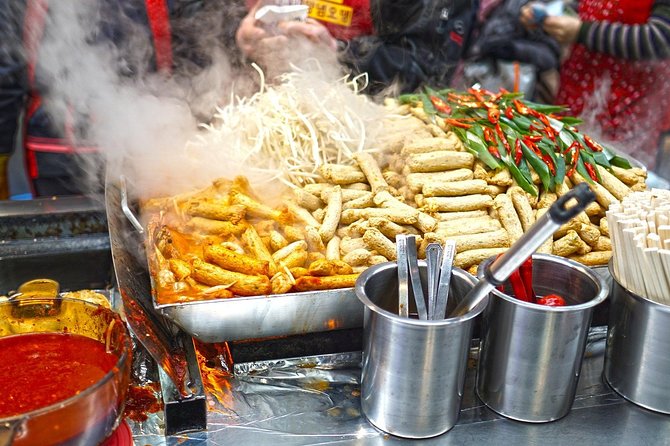 Seoul Street Food Market Tour - Walking through the market first