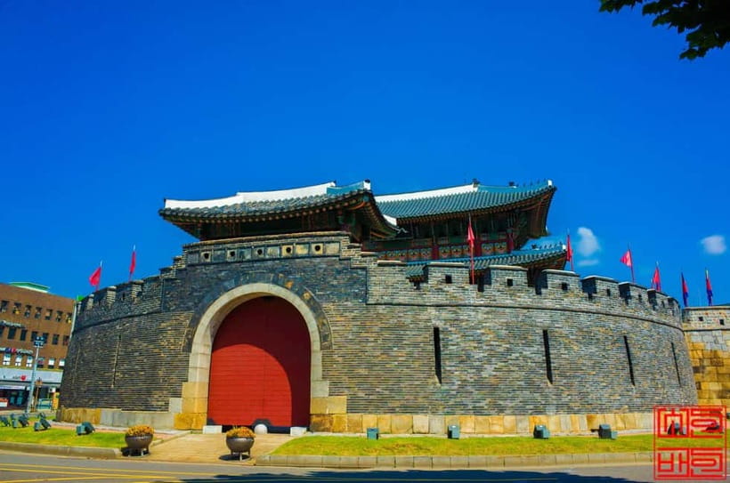 Seoul: Suwon Hwaseong, Folk Village, & Starfield Library - Starfield Suwon and its giant library
