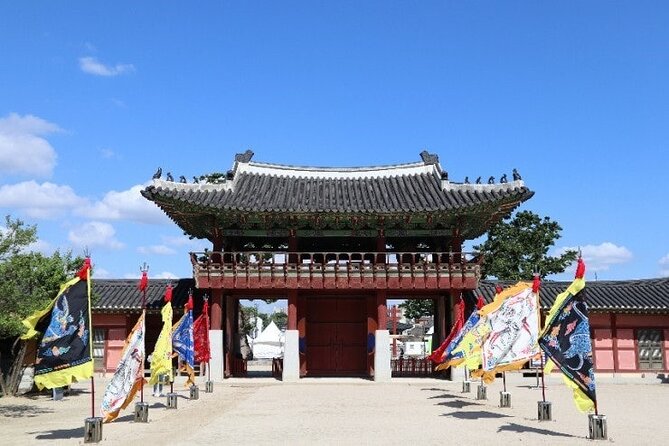 Seoul: Suwon Hwaseong & Waujeongsa & Starfield Heritage Tour - Walking the walls of Hwaseong Fortress